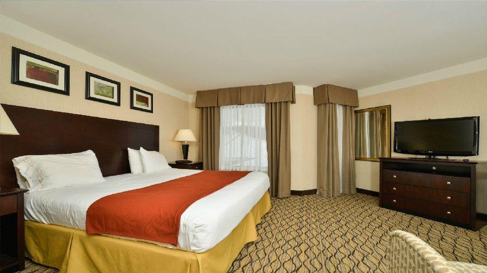 Holiday Inn Express Great Barrington By Ihg Exterior foto