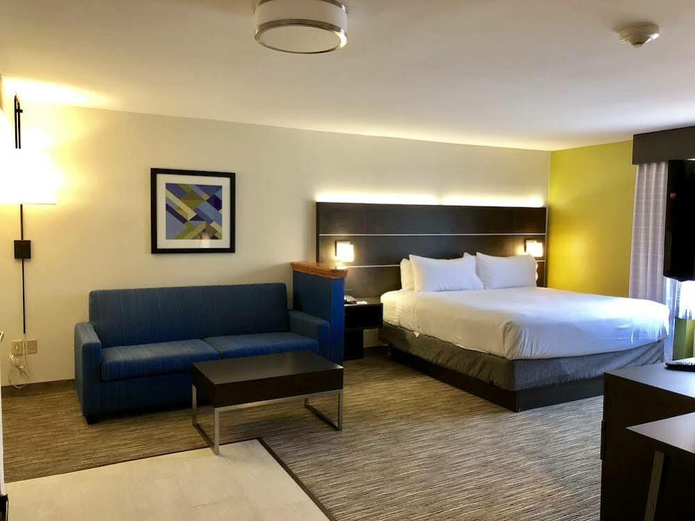 Holiday Inn Express Great Barrington By Ihg Exterior foto