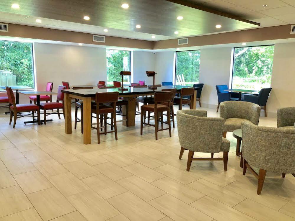 Holiday Inn Express Great Barrington By Ihg Exterior foto